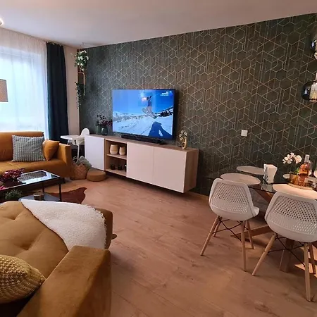 Apartmanica Double In&out, Swimming Pool, Balcony, 4* Aparthotel, Bansko