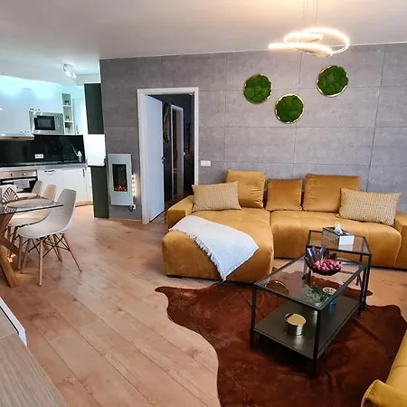 Daire Apartmanica Double In&out, Swimming Pool, Balcony, 4* Aparthotel, Bansko