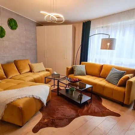 Apartmanica Double In&out, Swimming Pool, Balcony, 4* Aparthotel, * Bansko