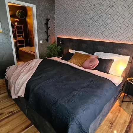 Apartmanica Double In&out, Swimming Pool, Balcony, 4* Aparthotel,
